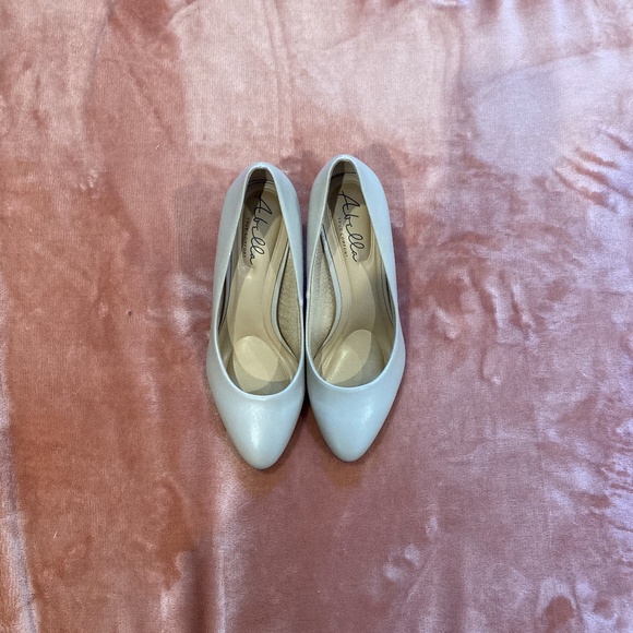 Tan high heels!! - Picture 1 of 4